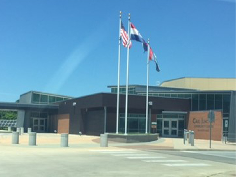 Carl Junction city hall with U.S. and Missouri flags on a flagpole.